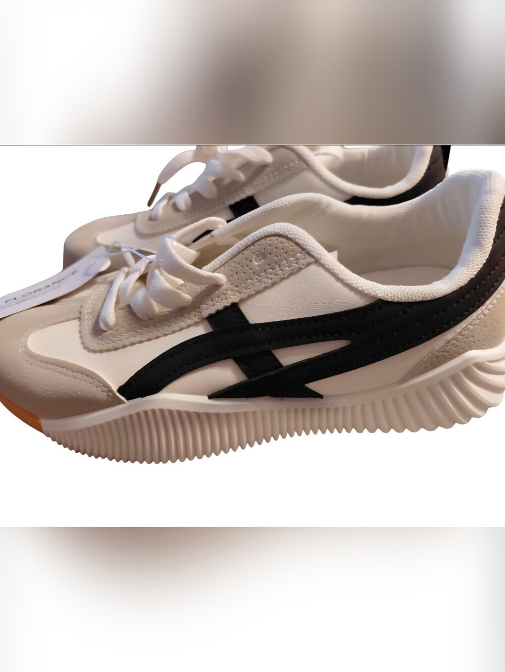 De Florance Cloudea Retro Style Athletic Shoe. Size 7.5/ EU38. NWT